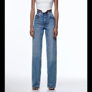 Zara High wide leg jeans! Mom Jean. A- condition. Size 6